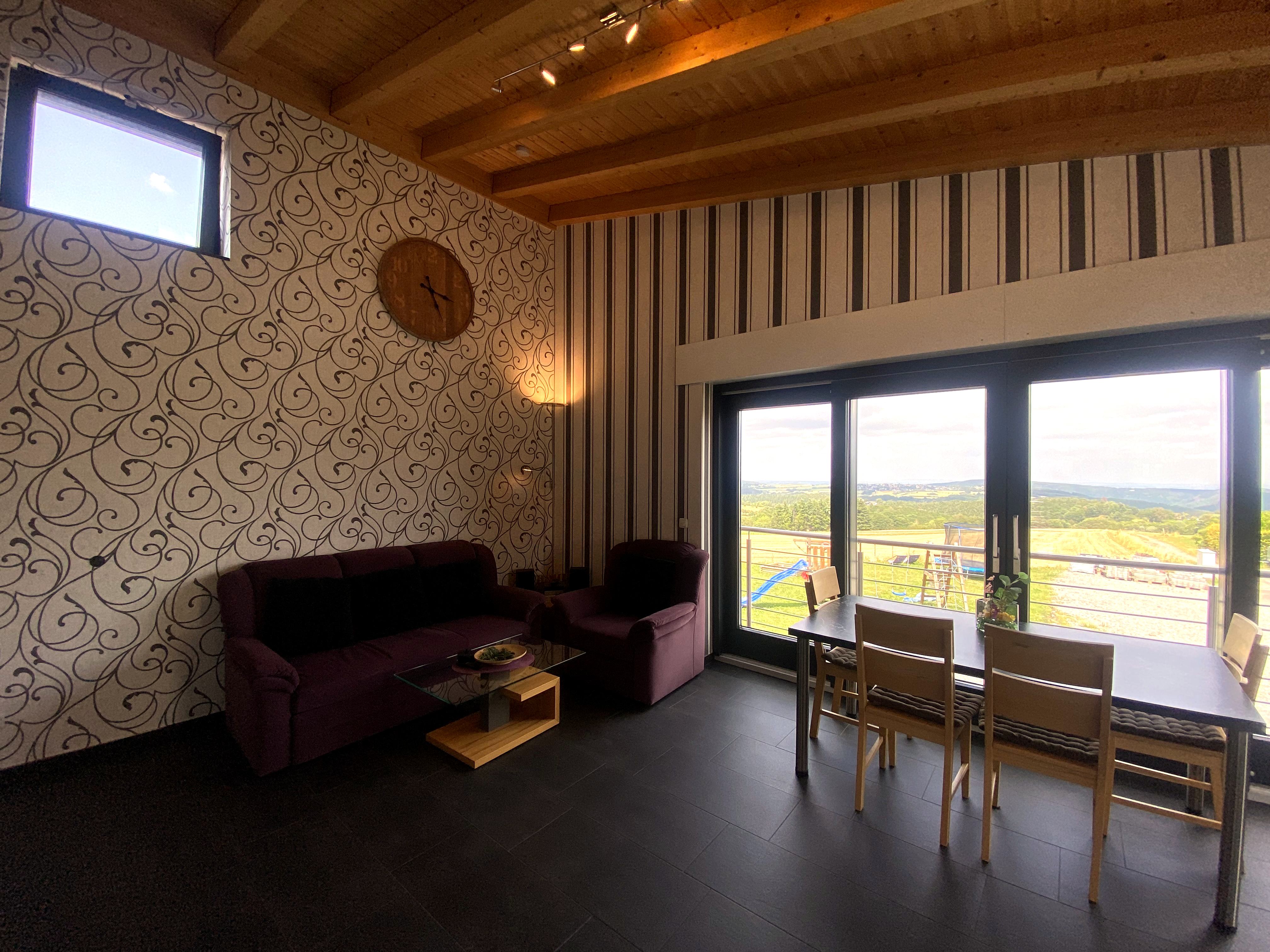 Wohnzimmer mit Panorama Fenster